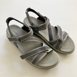 OrthoFeet 904. Women's Light Gray Adjustable Strap Sandals. Size 11